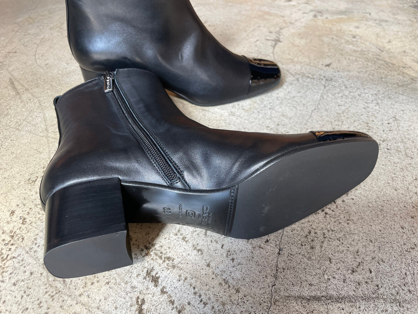 Bazaar souliers CAREL