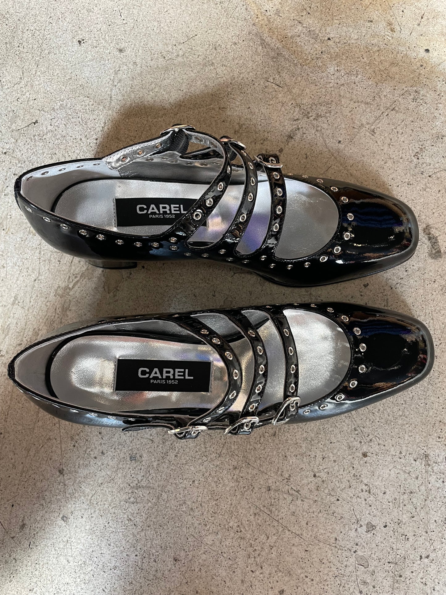 CAREL_vernis_talon