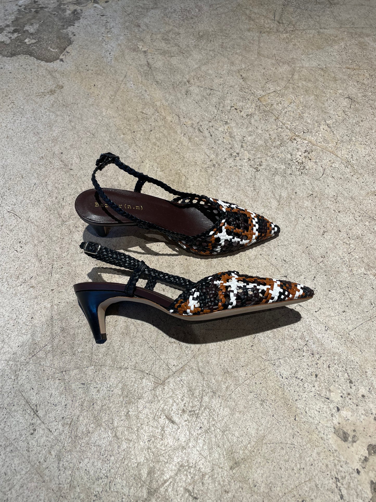 BAZAAR (N.M) - Escarpins tressés tricolore