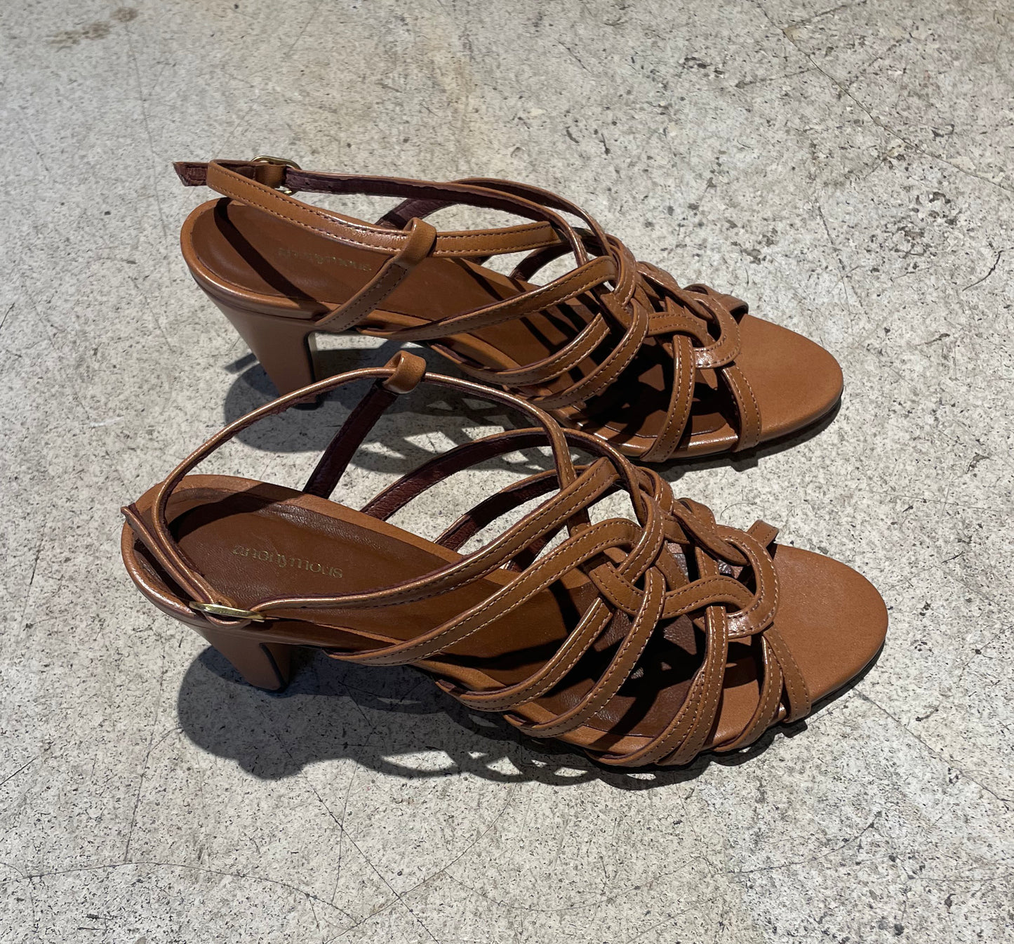 ANONYMOUS - Sandales à talons cognac