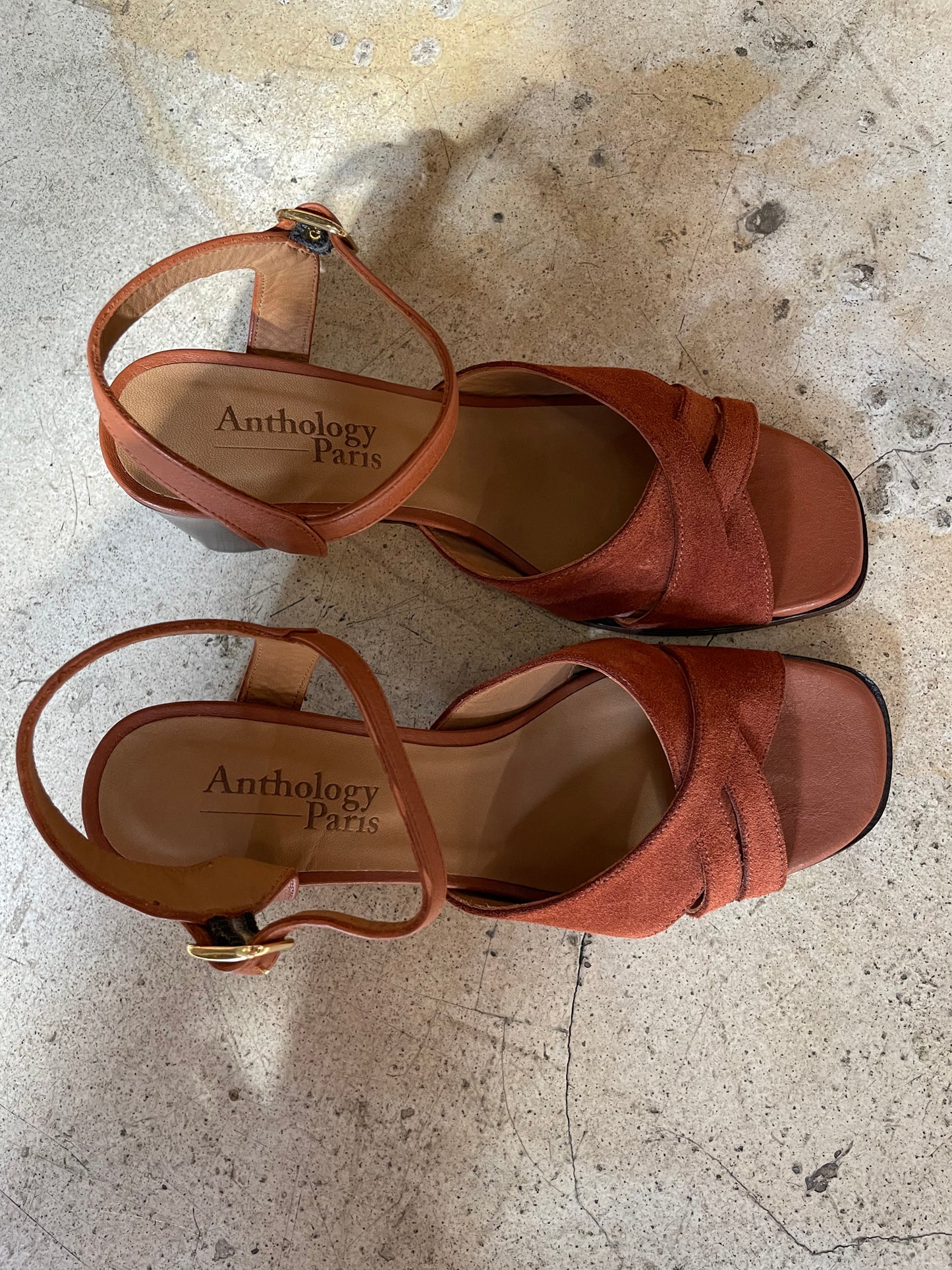 soulier yana-bi bazaar (n.m)
