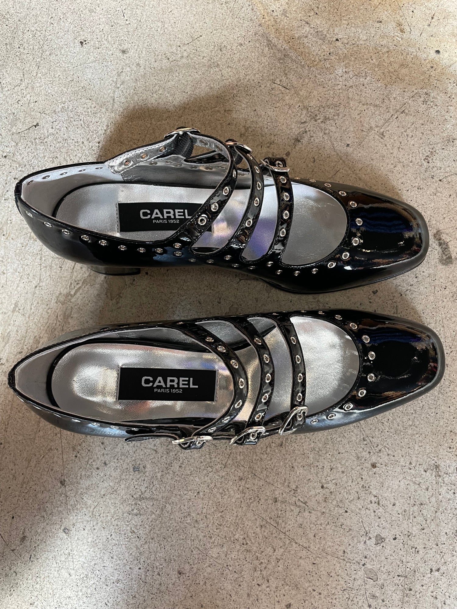 CAREL_vernis_talon
